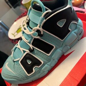 Nike Aqua and Black Women's Sneakers